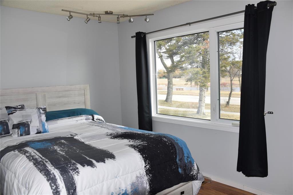 1044 Crestview Park Drive, Winnipeg, Manitoba  R2Y 0W2 - Photo 9 - 202607134