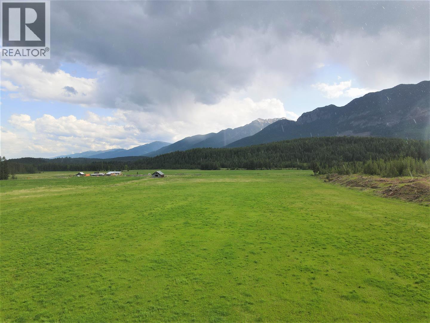 4945 Scott Road, Edgewater, British Columbia  V0A 1E0 - Photo 16 - 10346140