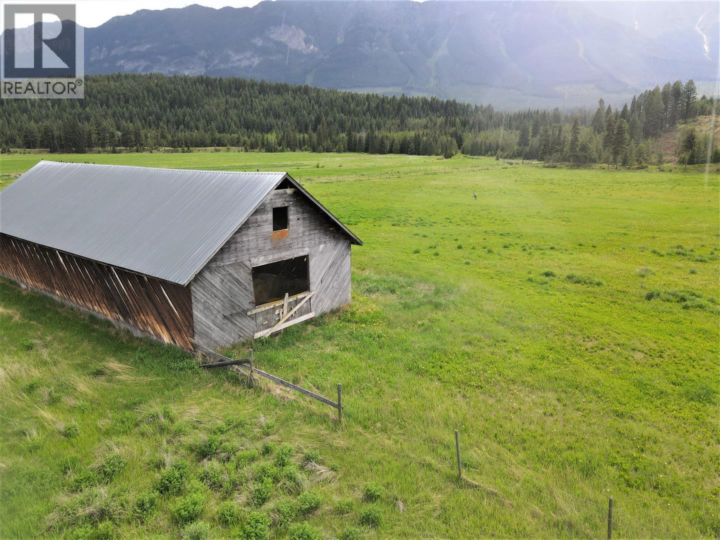 4945 Scott Road, Edgewater, British Columbia  V0A 1E0 - Photo 18 - 10346140