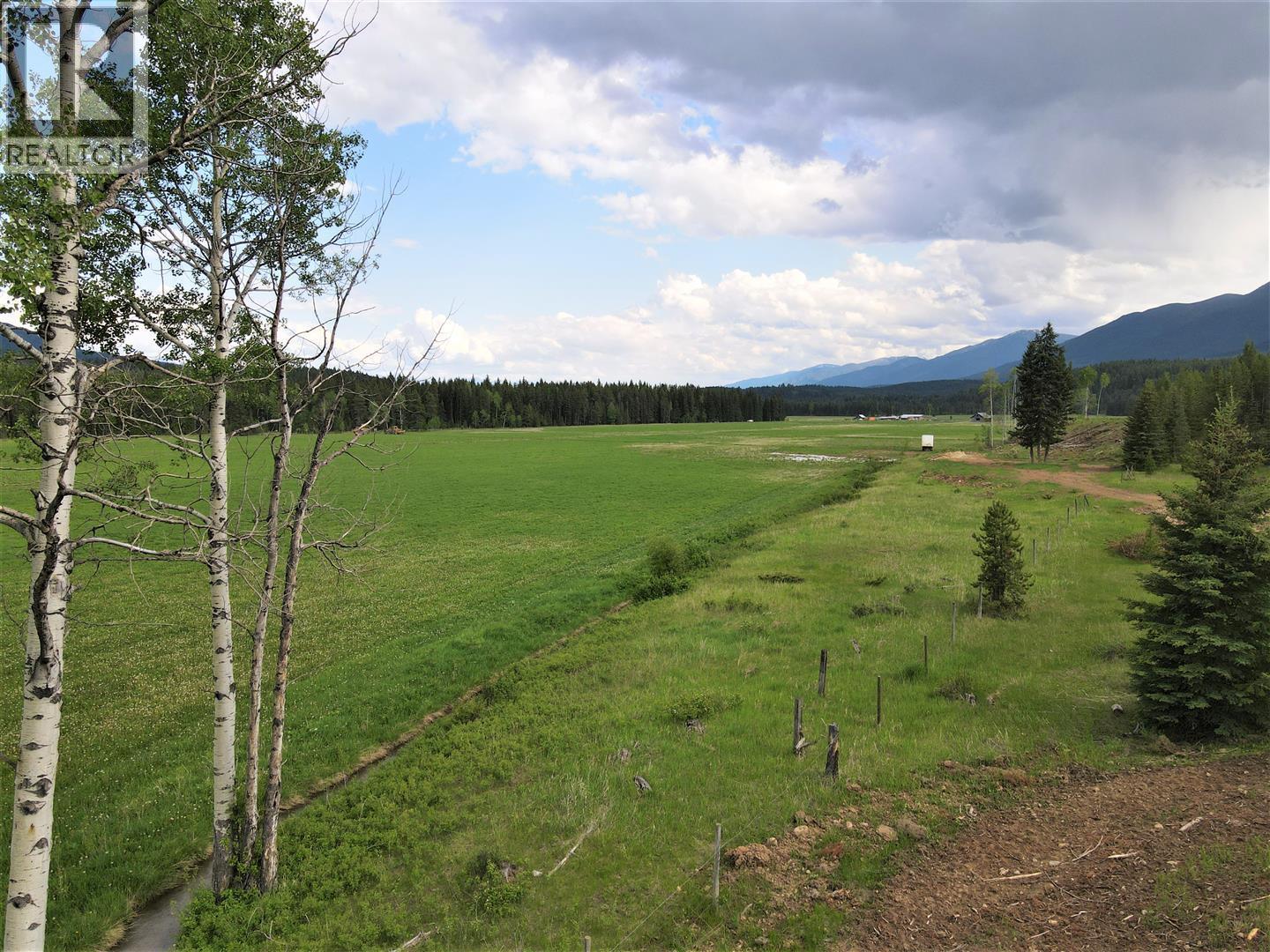 4945 Scott Road, Edgewater, British Columbia  V0A 1E0 - Photo 14 - 10346140