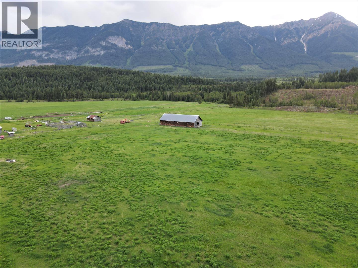 4945 Scott Road, Edgewater, British Columbia  V0A 1E0 - Photo 2 - 10346140