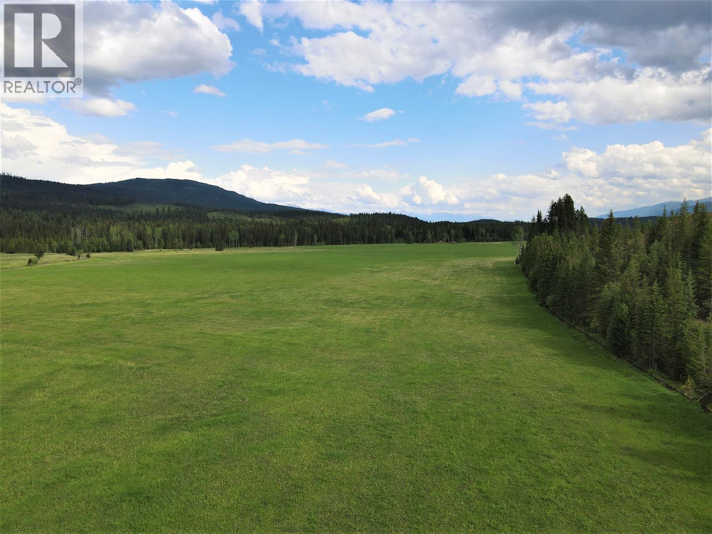 4945 Scott Road, Edgewater, British Columbia