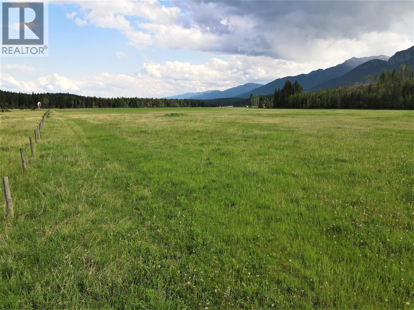 4945 Scott Road, Edgewater, British Columbia  V0A 1E0 - Photo 13 - 10346140