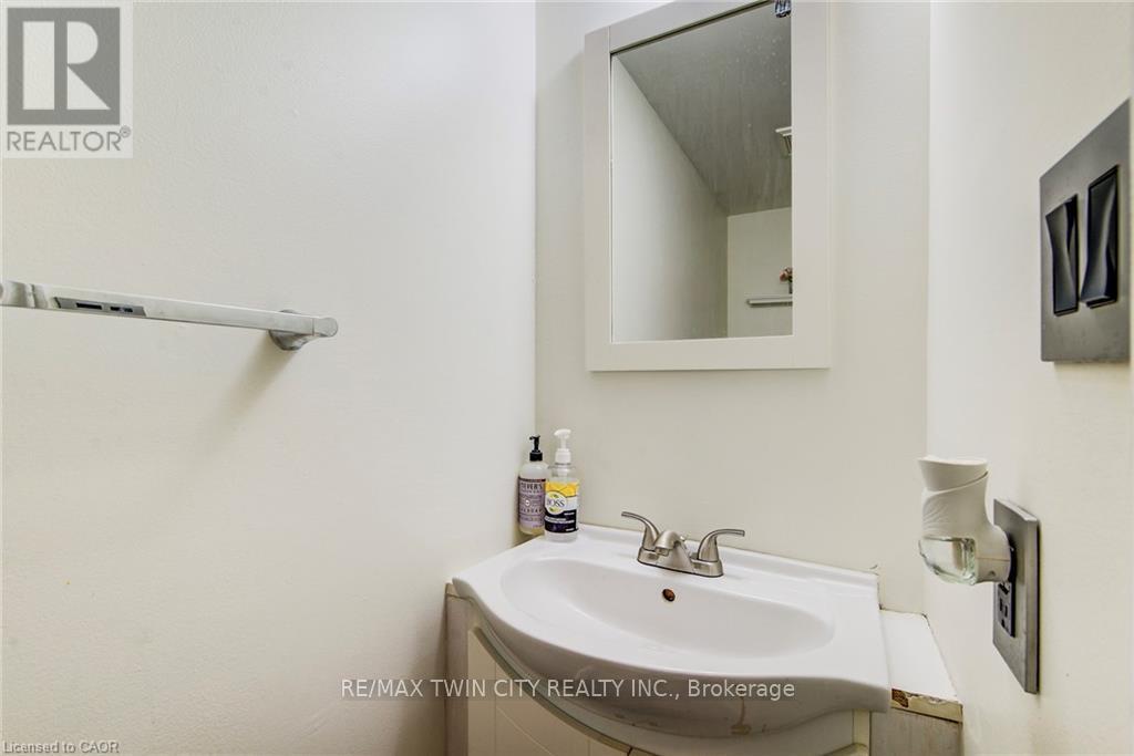 27 - 15 Green Valley Drive, Kitchener, Ontario  N2P 1K7 - Photo 5 - X13014642