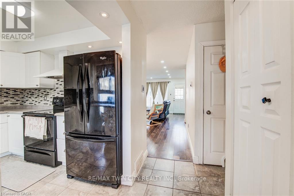 27 - 15 Green Valley Drive, Kitchener, Ontario  N2P 1K7 - Photo 7 - X13014642