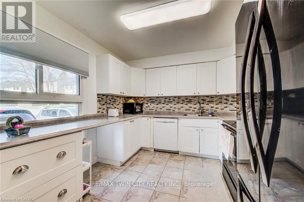 27 - 15 Green Valley Drive, Kitchener, Ontario  N2P 1K7 - Photo 8 - X13014642