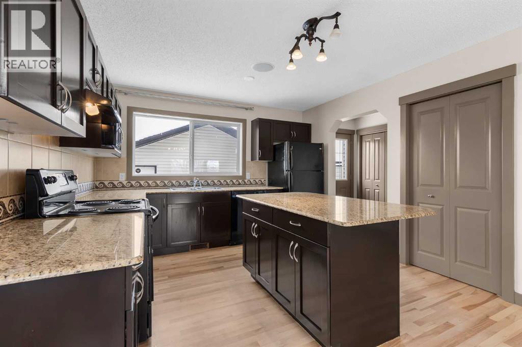 106 Luxstone Way SW, Airdrie, Alberta  T4B 0H6 - Photo 10 - A2290938