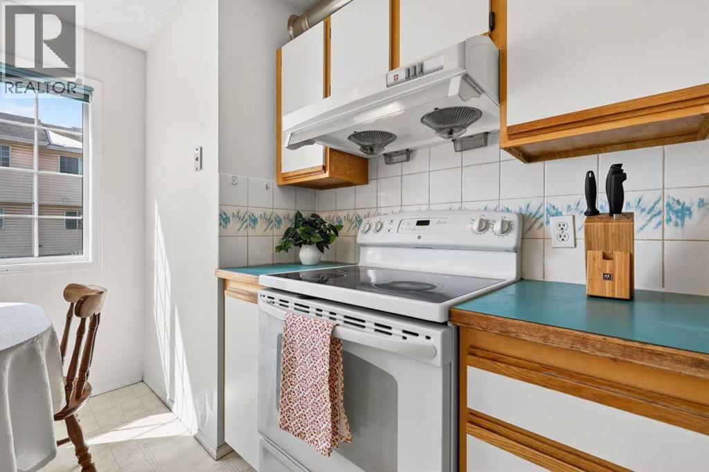 404 Hawkstone Manor Nw, Calgary, Alberta  T3G 3X2 - Photo 18 - A2301076