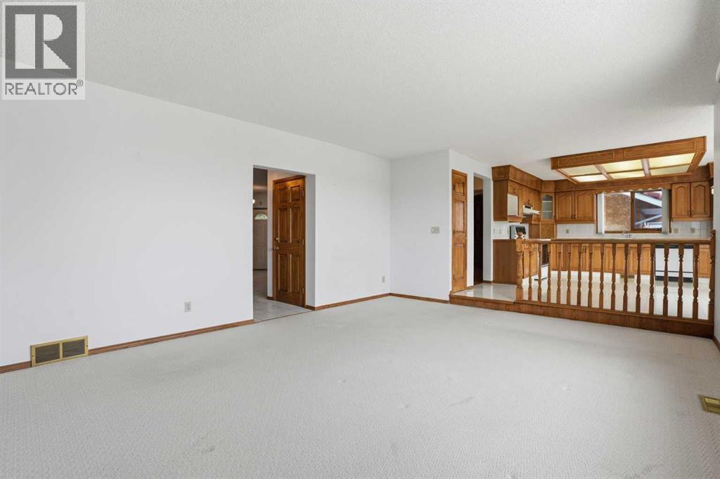 163 Sandringham Road NW, Calgary, Alberta  T3K 3Y5 - Photo 18 - A2302839