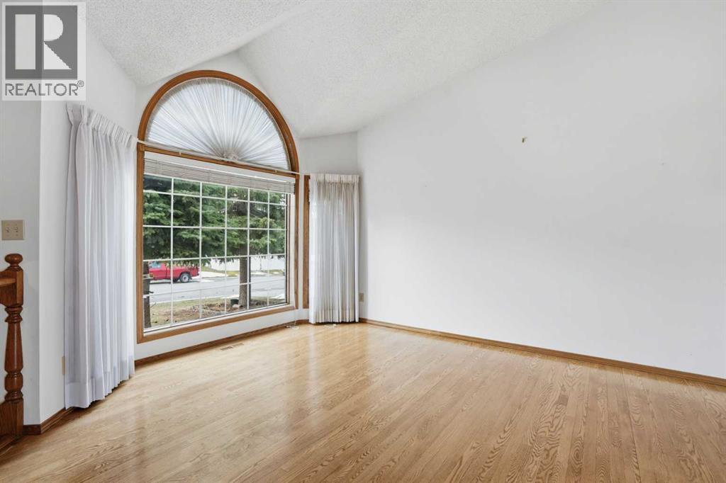 163 Sandringham Road NW, Calgary, Alberta  T3K 3Y5 - Photo 5 - A2302839