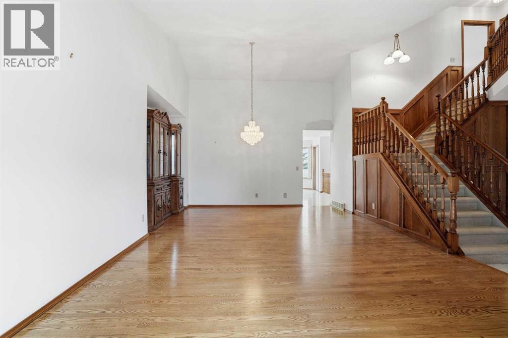 163 Sandringham Road NW, Calgary, Alberta  T3K 3Y5 - Photo 7 - A2302839