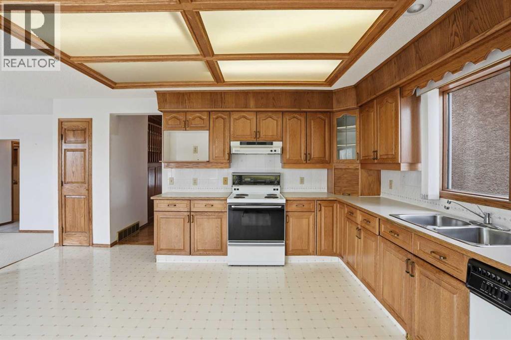 163 Sandringham Road NW, Calgary, Alberta  T3K 3Y5 - Photo 12 - A2302839