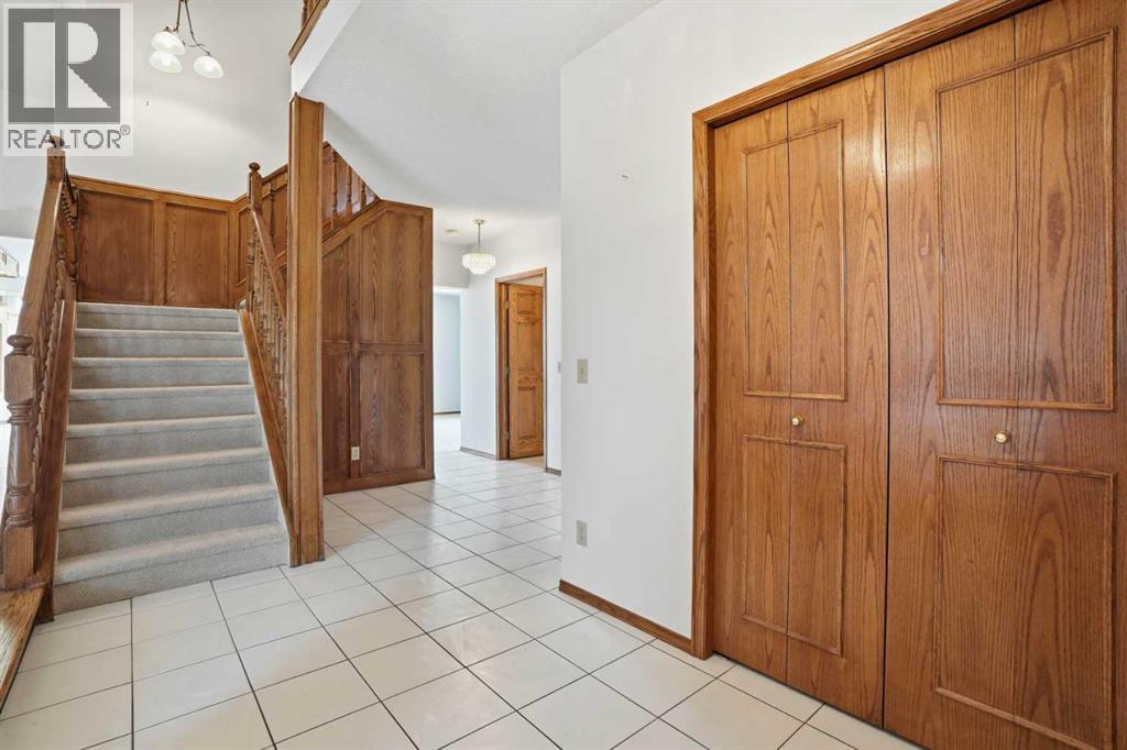 163 Sandringham Road NW, Calgary, Alberta  T3K 3Y5 - Photo 4 - A2302839