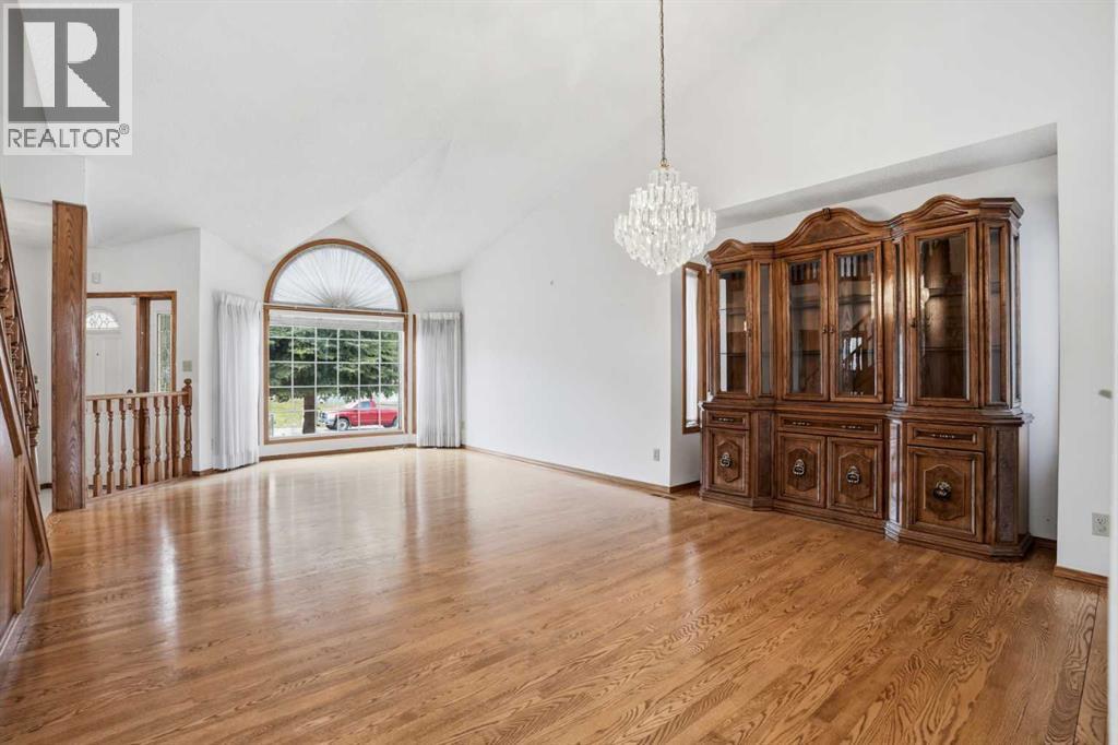 163 Sandringham Road NW, Calgary, Alberta  T3K 3Y5 - Photo 9 - A2302839