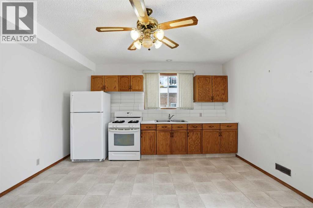 163 Sandringham Road NW, Calgary, Alberta  T3K 3Y5 - Photo 33 - A2302839