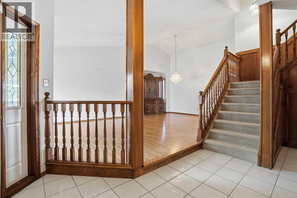 163 Sandringham Road NW, Calgary, Alberta  T3K 3Y5 - Photo 3 - A2302839