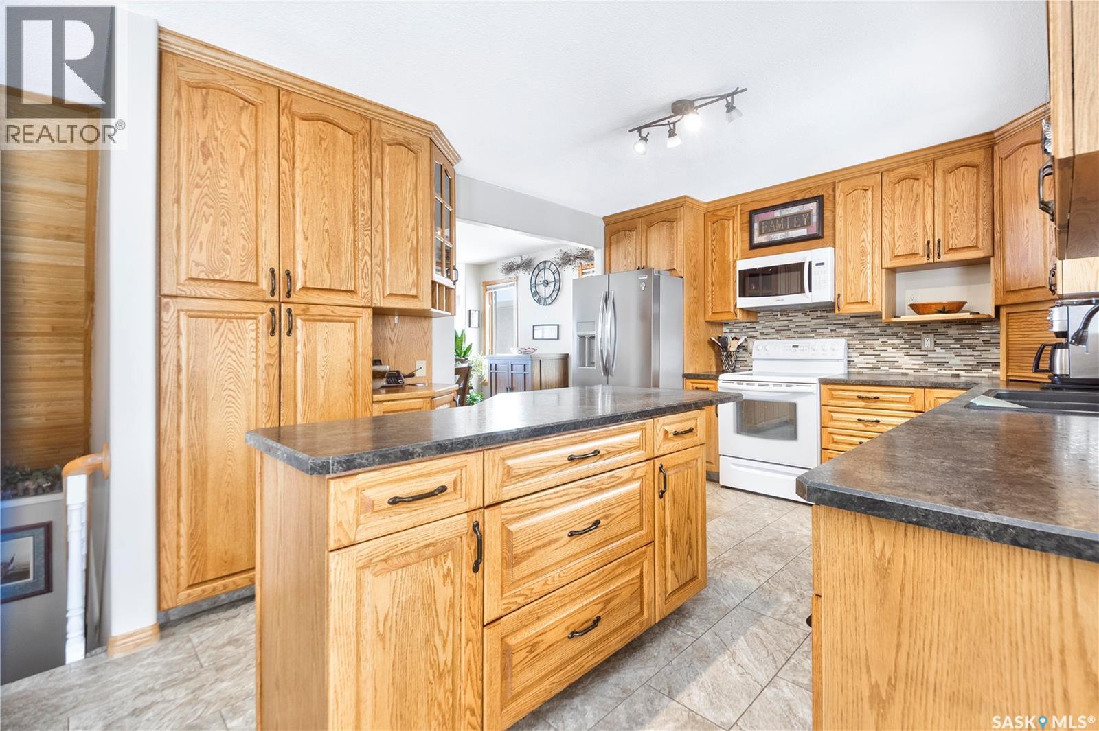 645 Aaron Drive, Prince Albert, Saskatchewan  S6V 8C3 - Photo 9 - SK033245