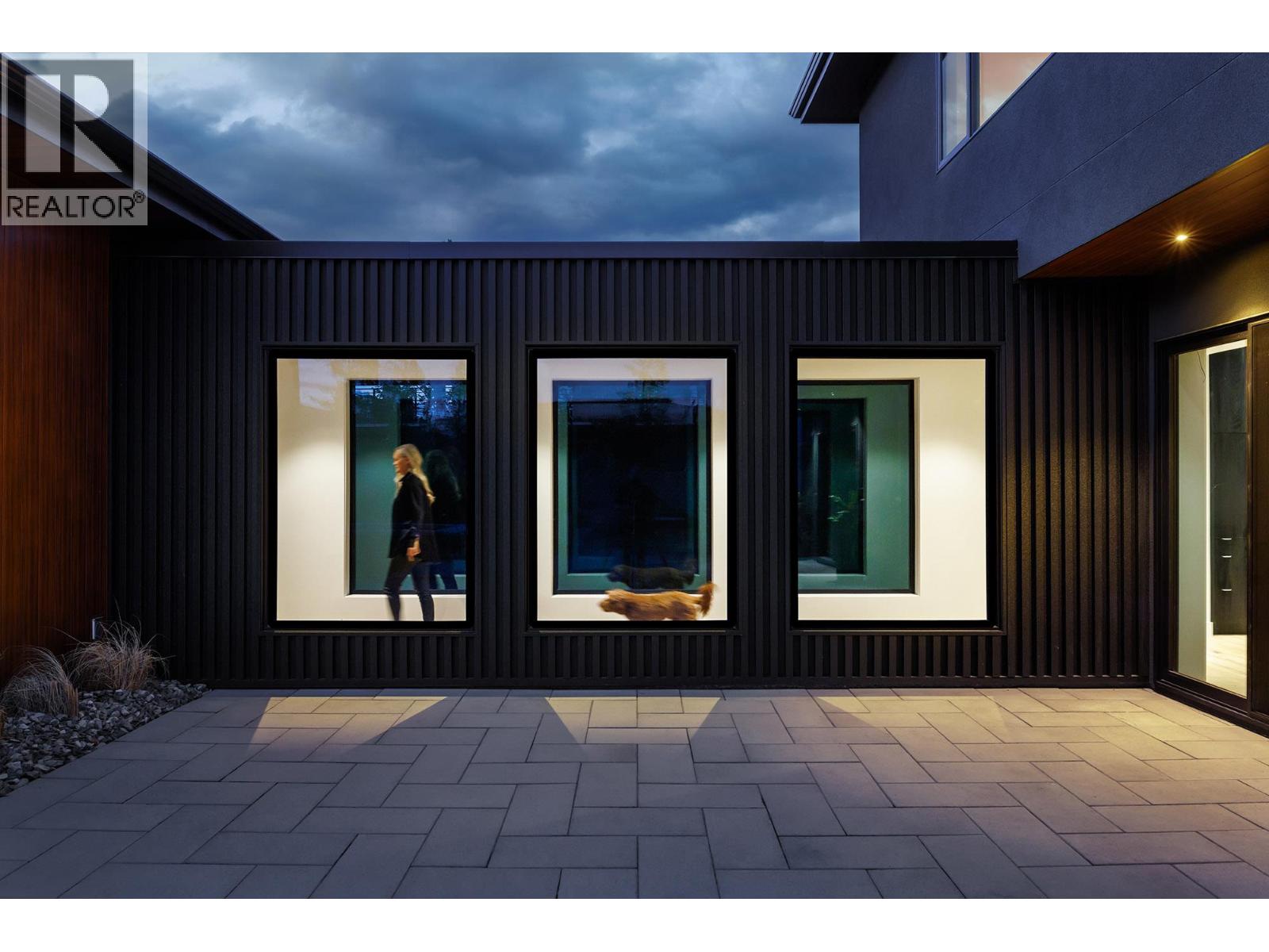 10248 Beacon Hill Drive, Lake Country, British Columbia  V4V 0A9 - Photo 2 - 10383894