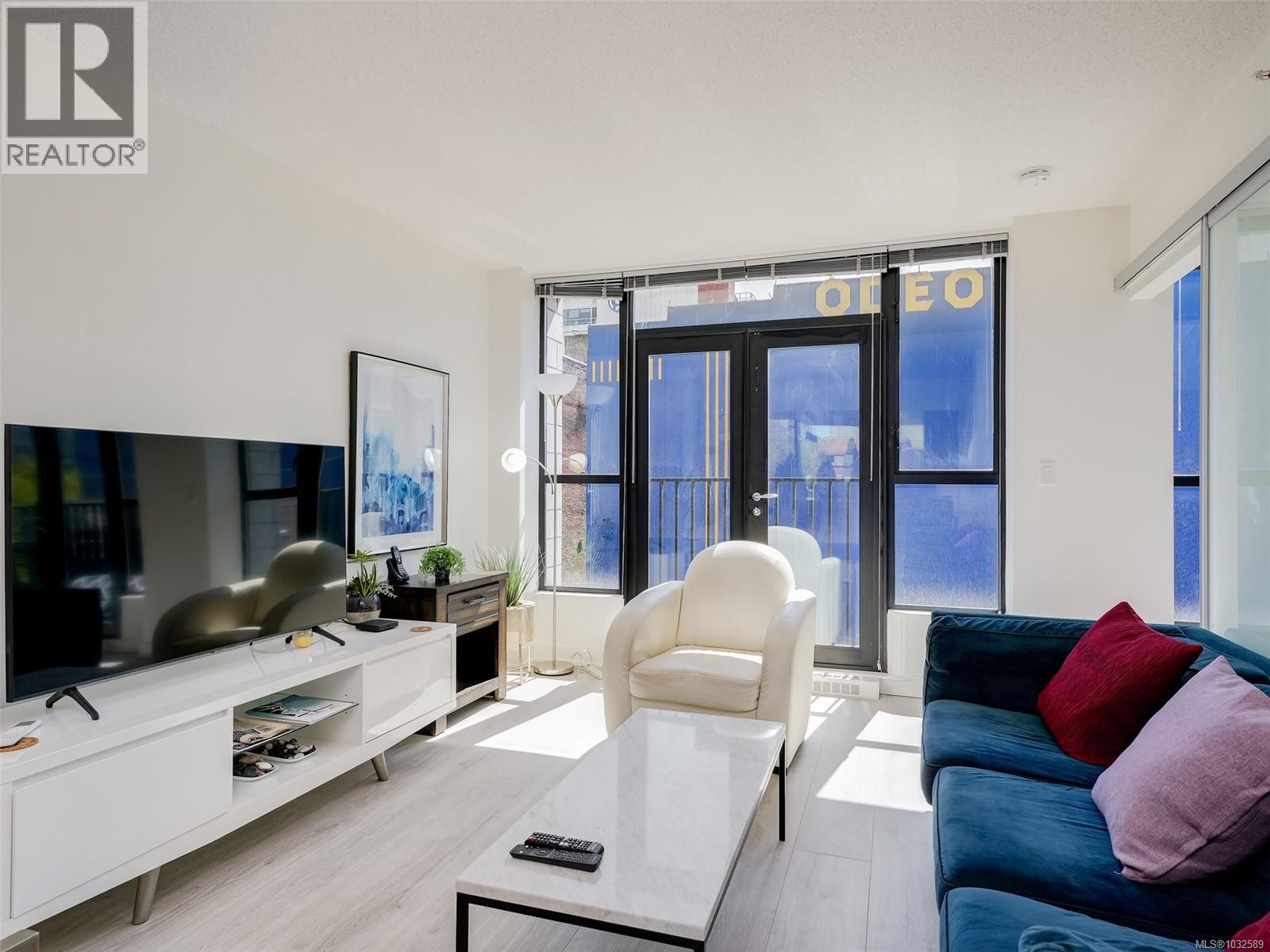 304 760 Johnson St, Victoria, British Columbia  V8W 0A4 - Photo 3 - 1032589