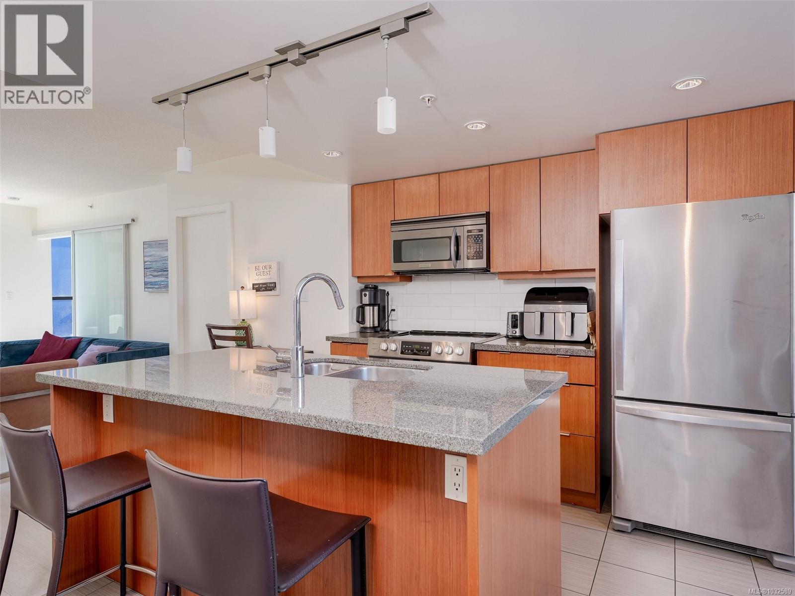 304 760 Johnson St, Victoria, British Columbia  V8W 0A4 - Photo 8 - 1032589