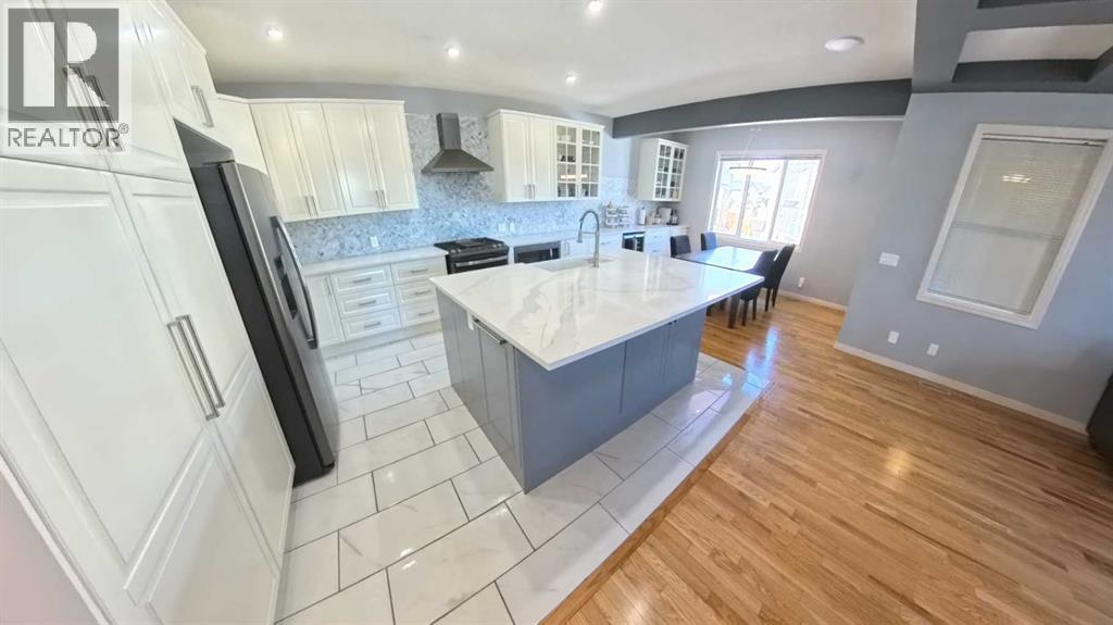 466 Cimarron Boulevard, Okotoks, Alberta  T1S 0H7 - Photo 3 - A2292029