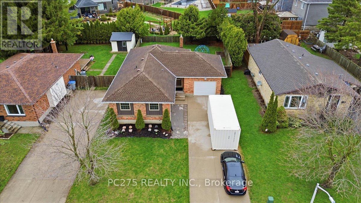 105 Gibson Crescent, Lucan Biddulph, Ontario  N0M 2J0 - Photo 2 - X13014704