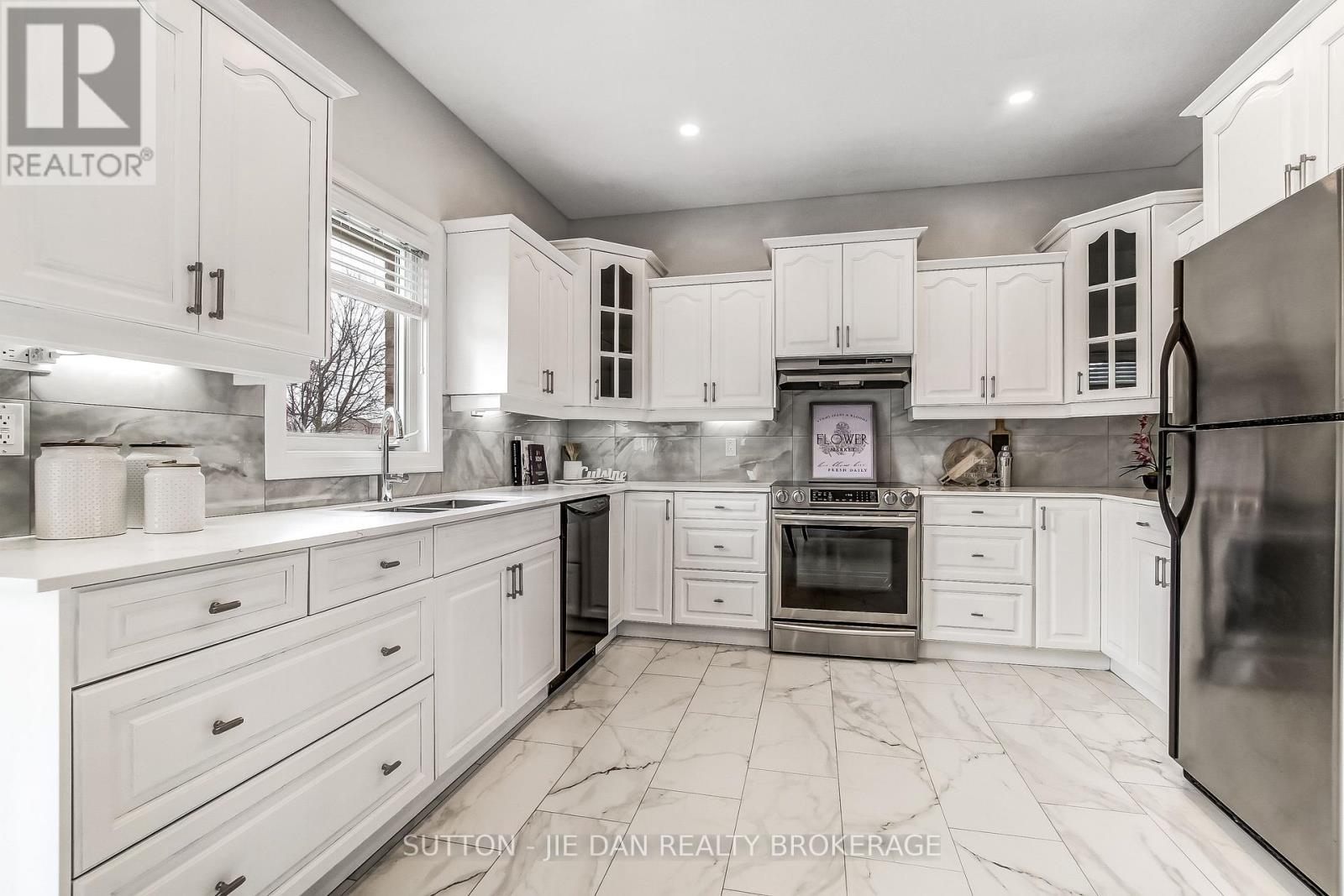 328 Plane Tree Drive, London North, Ontario  N6G 5J4 - Photo 10 - X13014834