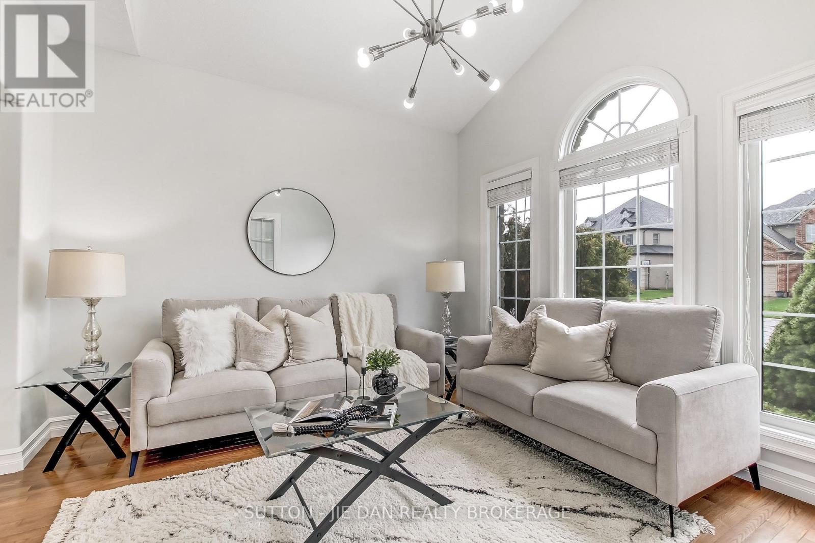 328 Plane Tree Drive, London North, Ontario  N6G 5J4 - Photo 3 - X13014834