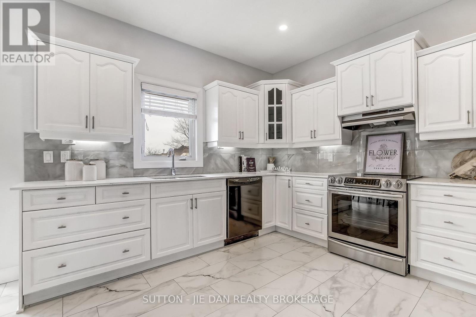 328 Plane Tree Drive, London North, Ontario  N6G 5J4 - Photo 9 - X13014834