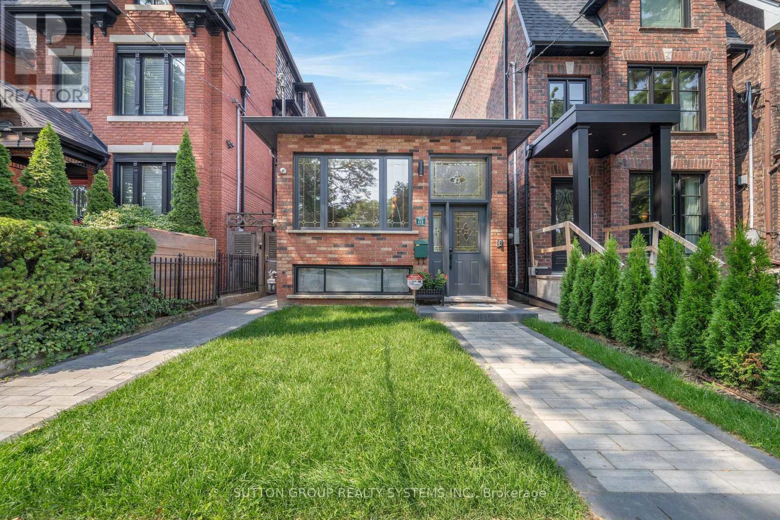 112 ARGYLE STREET, Toronto, Ontario