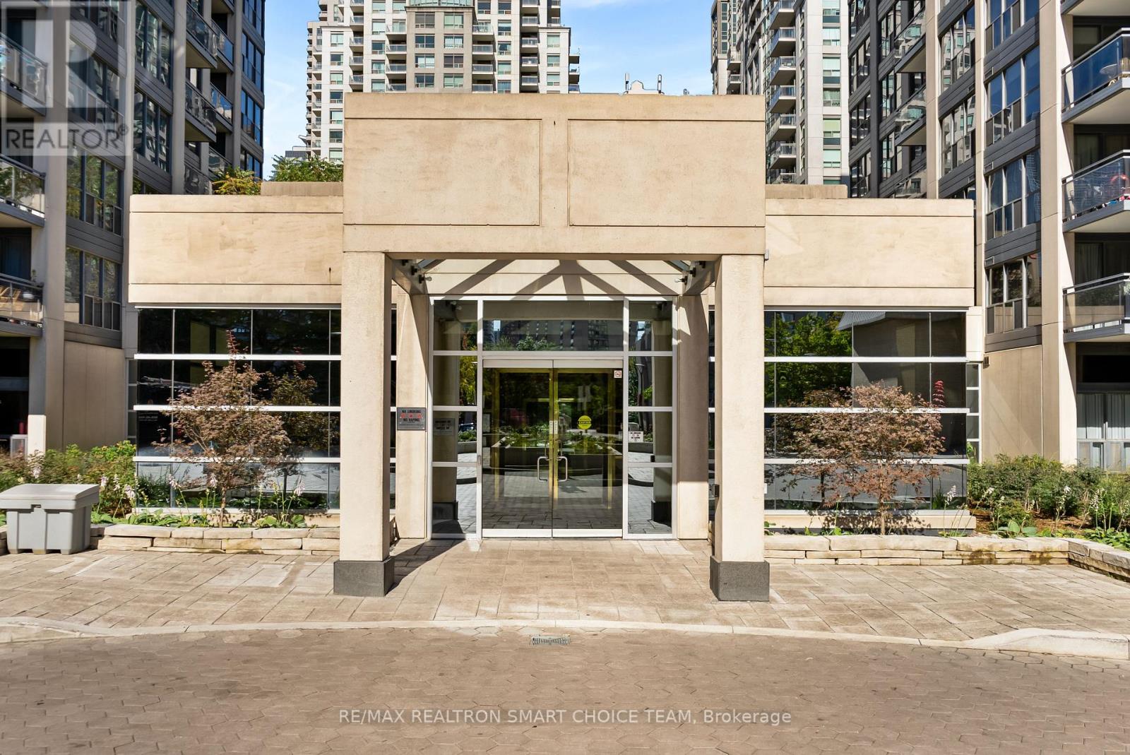 1211 - 28 HOLLYWOOD AVENUE, Toronto, Ontario