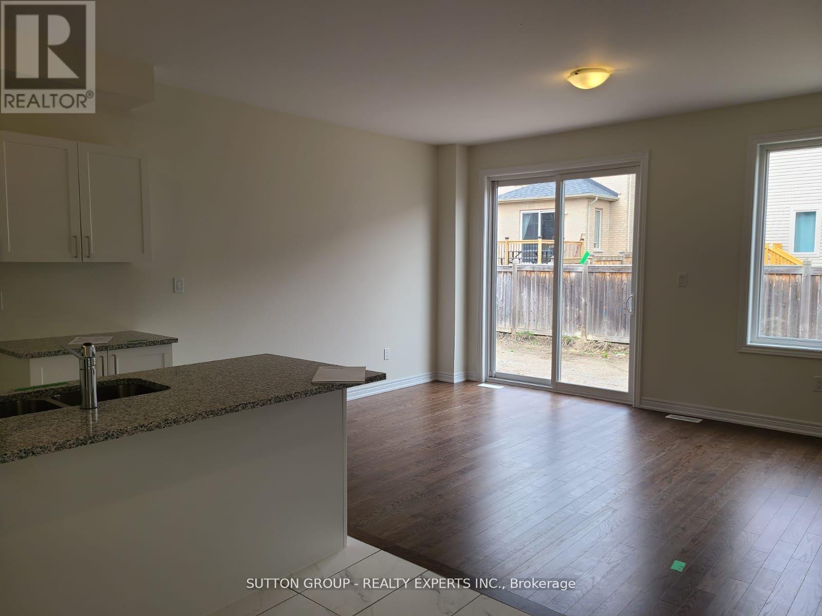 130 Ice Palace Crescent, Oshawa, Ontario  L1H 7K4 - Photo 3 - E13014800