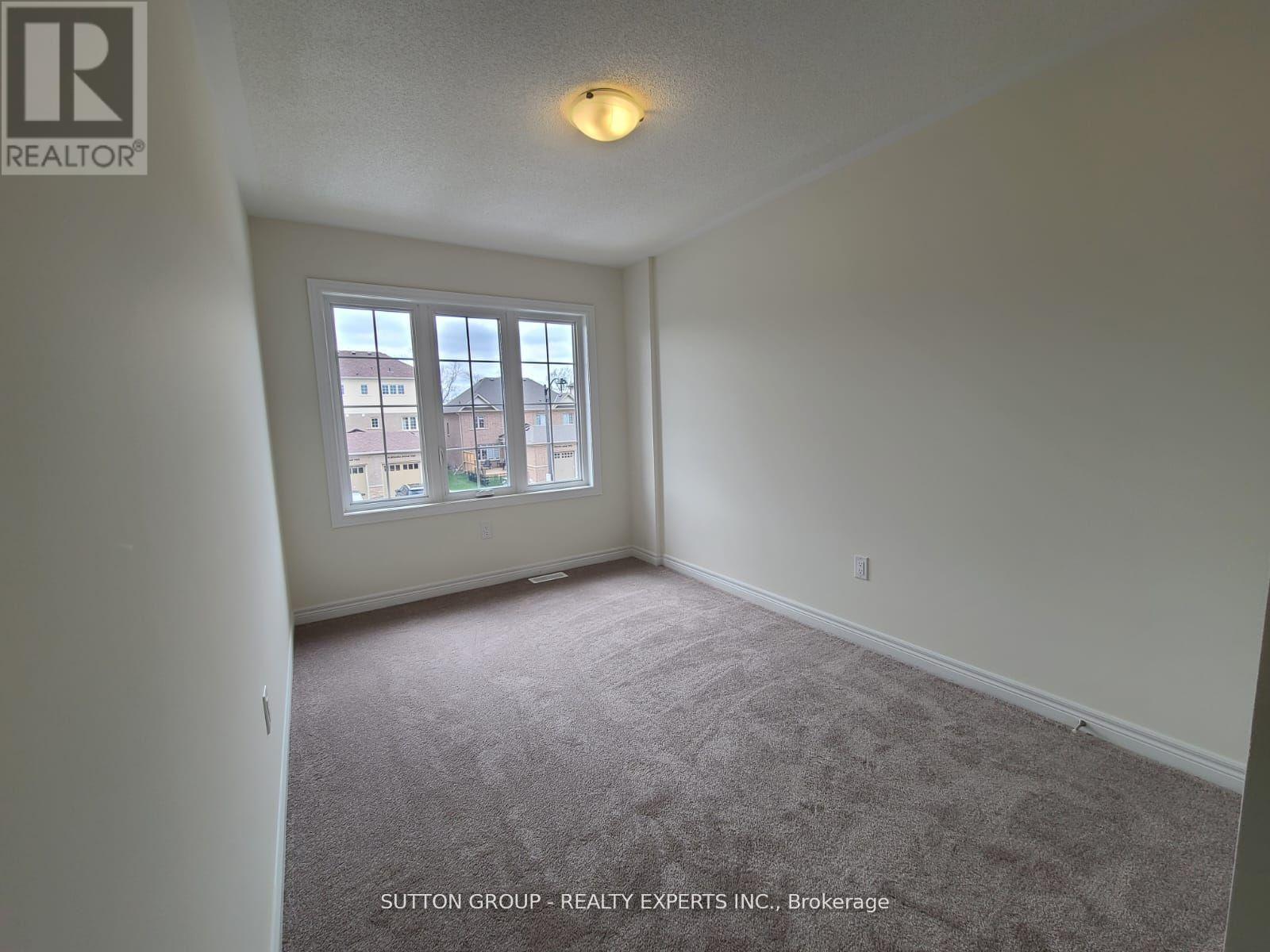 130 Ice Palace Crescent, Oshawa, Ontario  L1H 7K4 - Photo 4 - E13014800