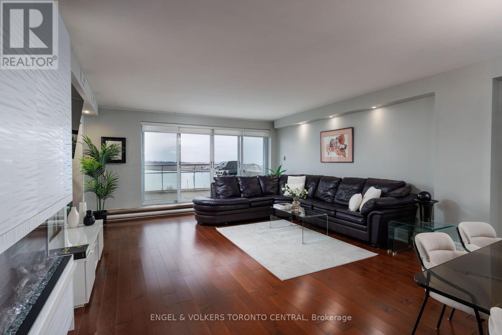 803e - 460 Queens Quay Way W, Toronto, Ontario  M5V 2Y5 - Photo 10 - C12998144