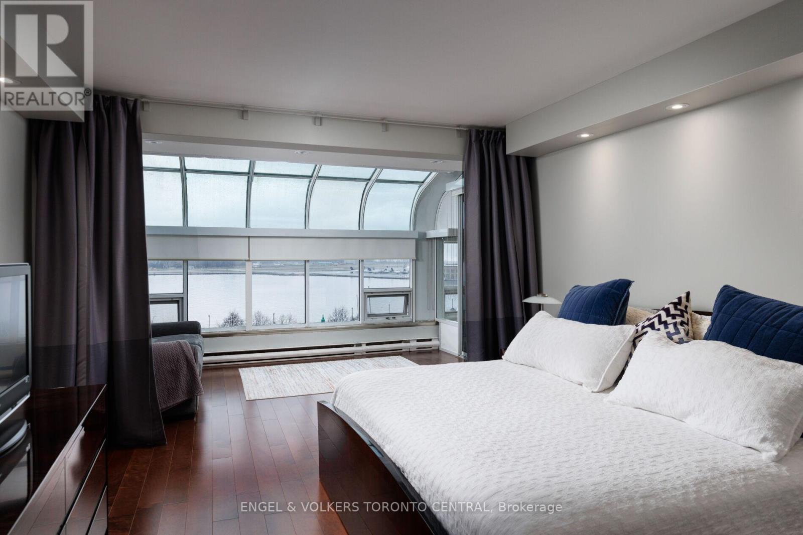 803e - 460 Queens Quay Way W, Toronto, Ontario  M5V 2Y5 - Photo 24 - C12998144