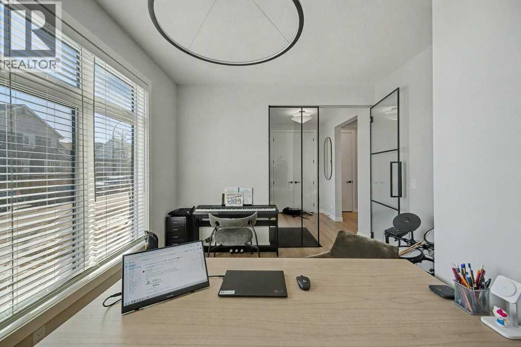 123 Treeline View SW, Calgary, Alberta  T2Y 0V4 - Photo 2 - A2287262