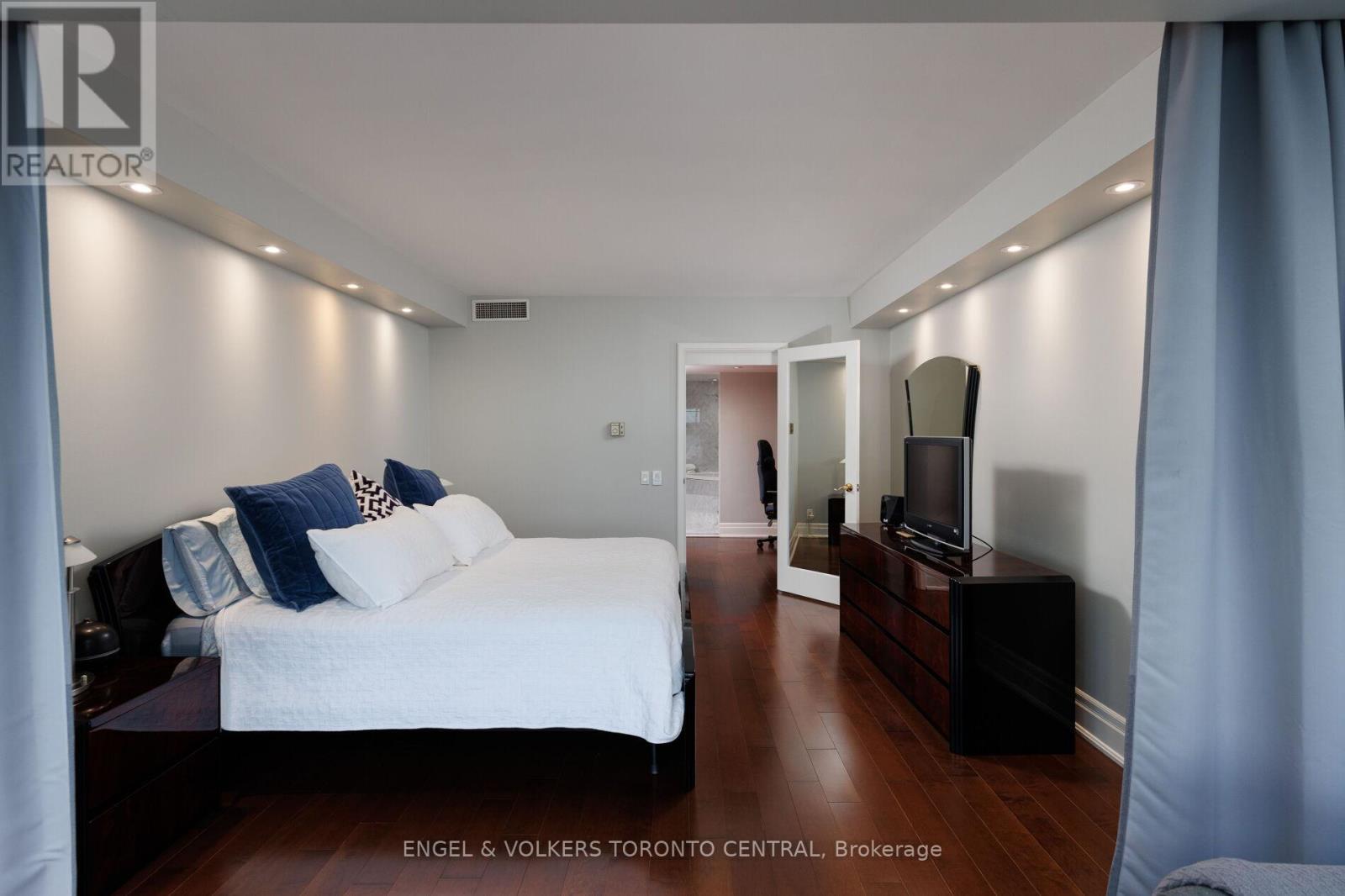 803e - 460 Queens Quay Way W, Toronto, Ontario  M5V 2Y5 - Photo 26 - C12998144