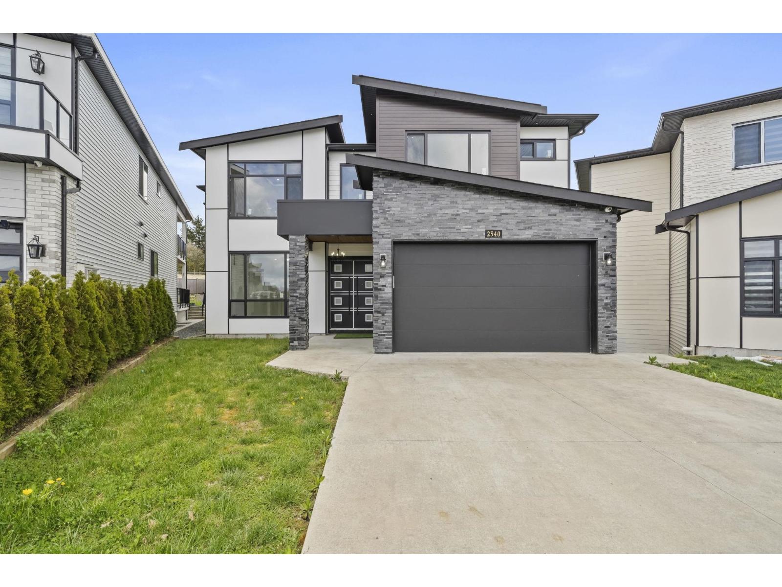 2540 Terminal Court, Abbotsford, British Columbia  V4X 1L9 - Photo 1 - R3111183