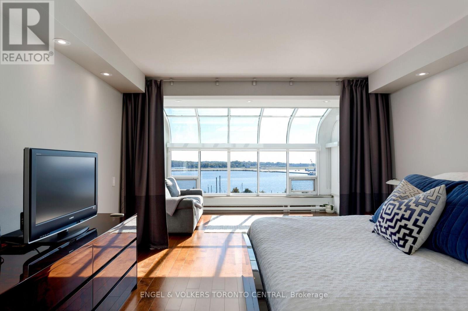 803e - 460 Queens Quay Way W, Toronto, Ontario  M5V 2Y5 - Photo 25 - C12998144