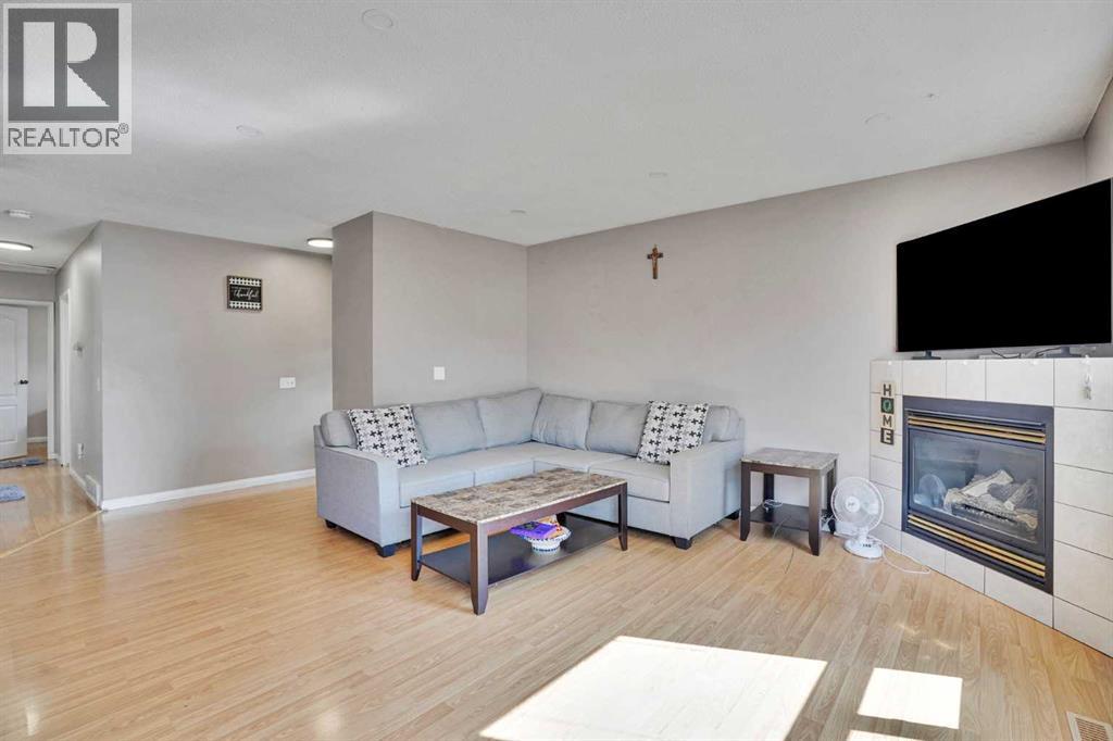 1004 Penrith Crescent Se, Calgary, Alberta  T2A 2H7 - Photo 3 - A2301823