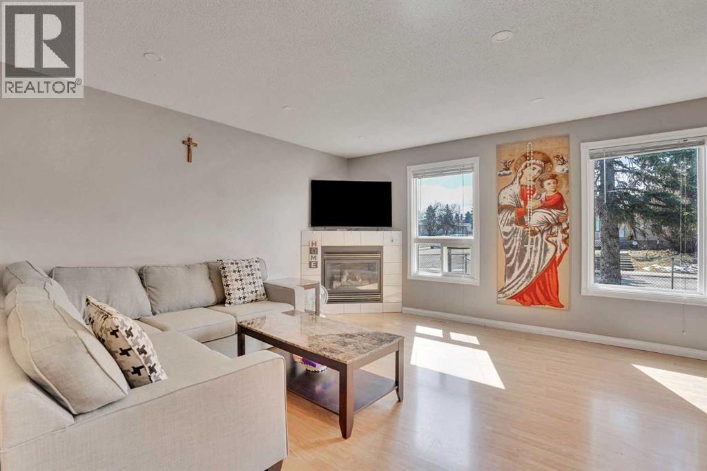 1004 Penrith Crescent Se, Calgary, Alberta  T2A 2H7 - Photo 4 - A2301823