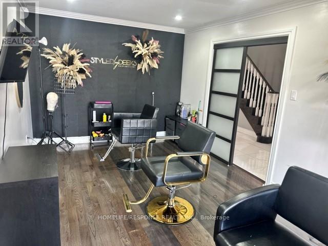 16 Cochrane Avenue, Brampton, Ontario  L6Z 4J4 - Photo 5 - W13014730