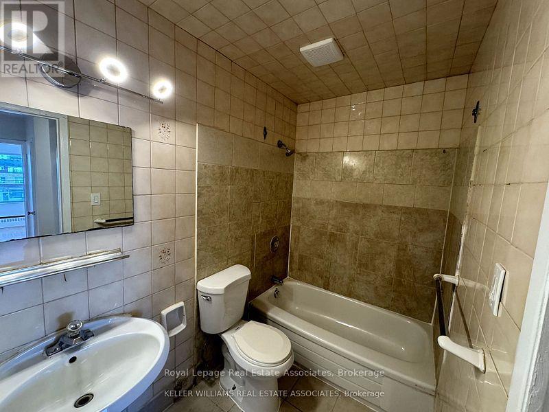 1 - 3071 Hurontario Street, Mississauga, Ontario  L5A 4E4 - Photo 10 - W13014732