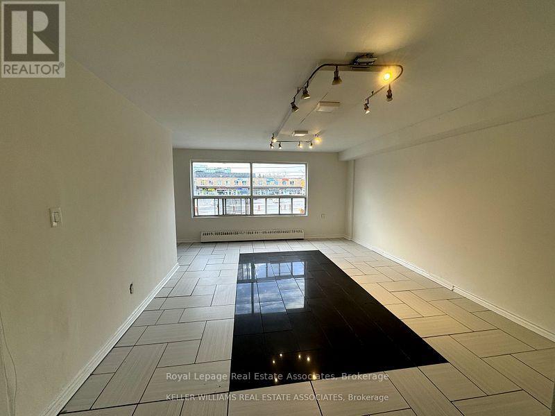 1 - 3071 Hurontario Street, Mississauga, Ontario  L5A 4E4 - Photo 2 - W13014732