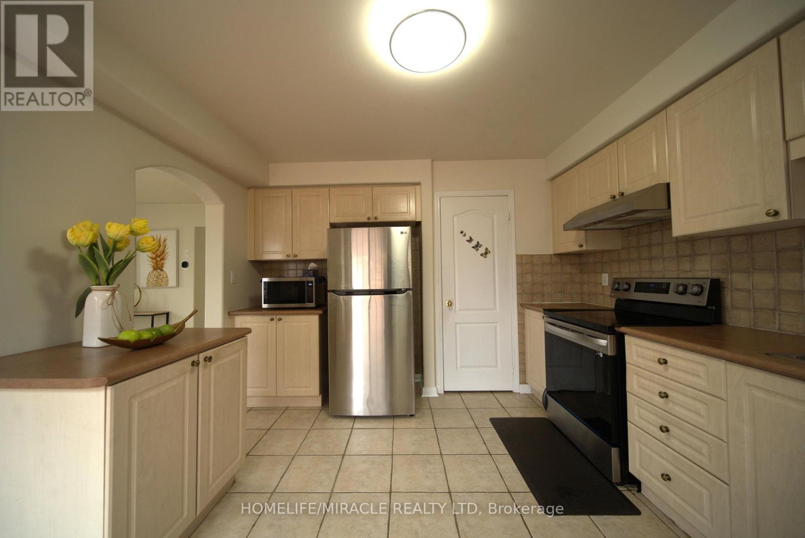 30 Orangegrove Drive, Brampton, Ontario  L7A 3N4 - Photo 2 - W13014838