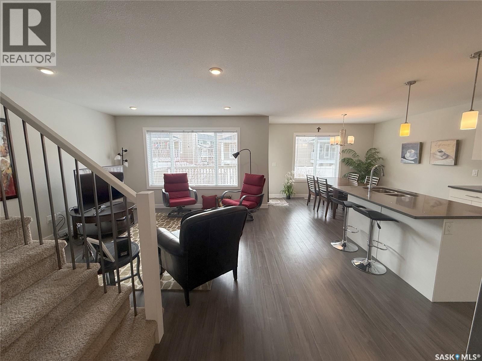 1061 Kolynchuk Crescent, Saskatoon, Saskatchewan  S7T 0V7 - Photo 6 - SK033286