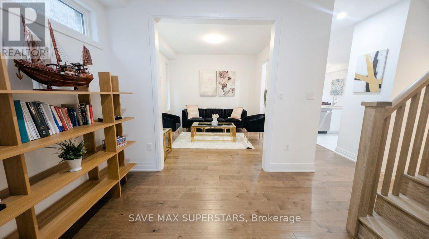 20 Paddington Grove, Barrie, Ontario  L9J 0J3 - Photo 4 - S13003304