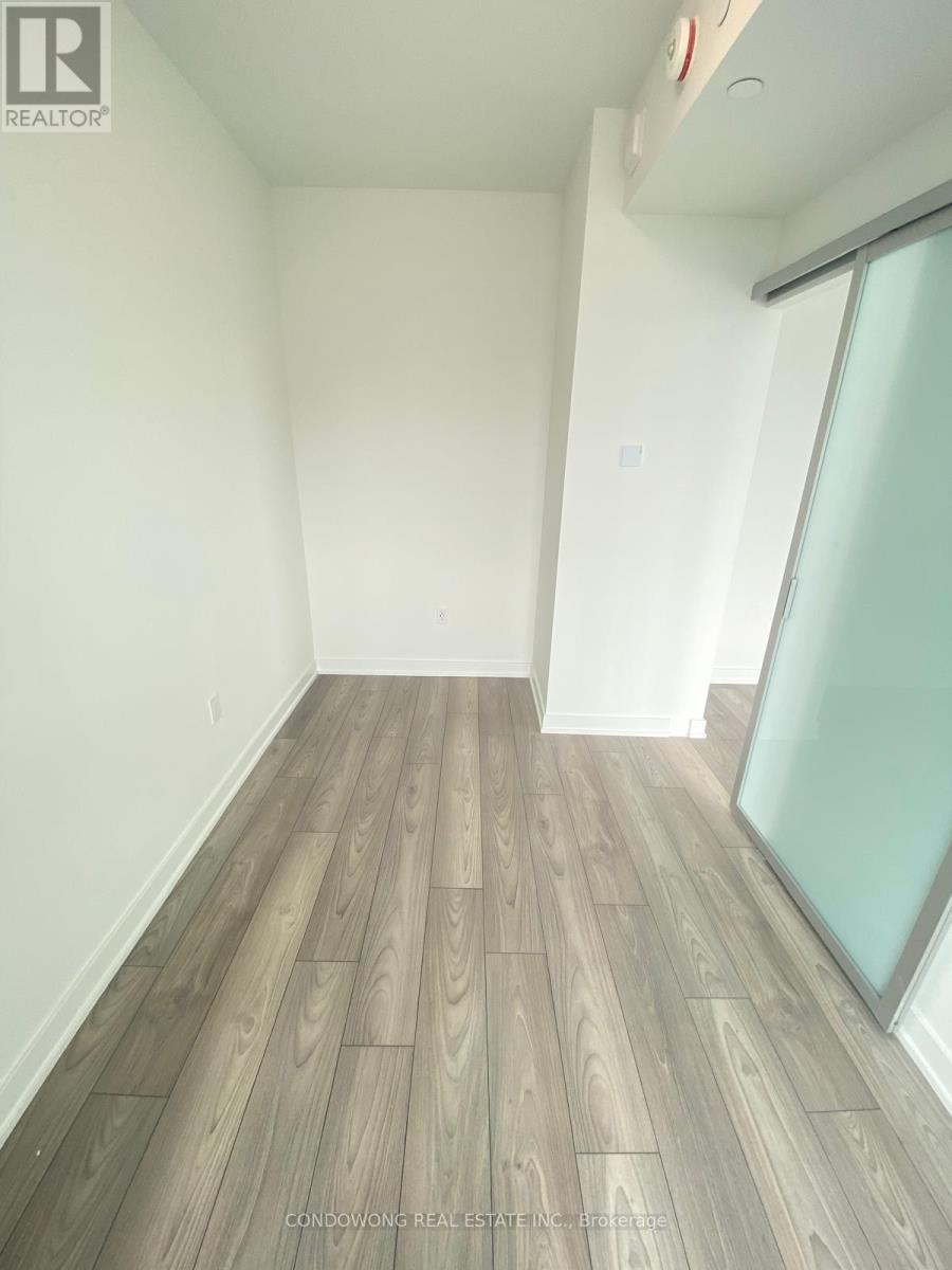 2109 - 1 Fairview Road E, Mississauga, Ontario  L5A 0B4 - Photo 9 - W12941160