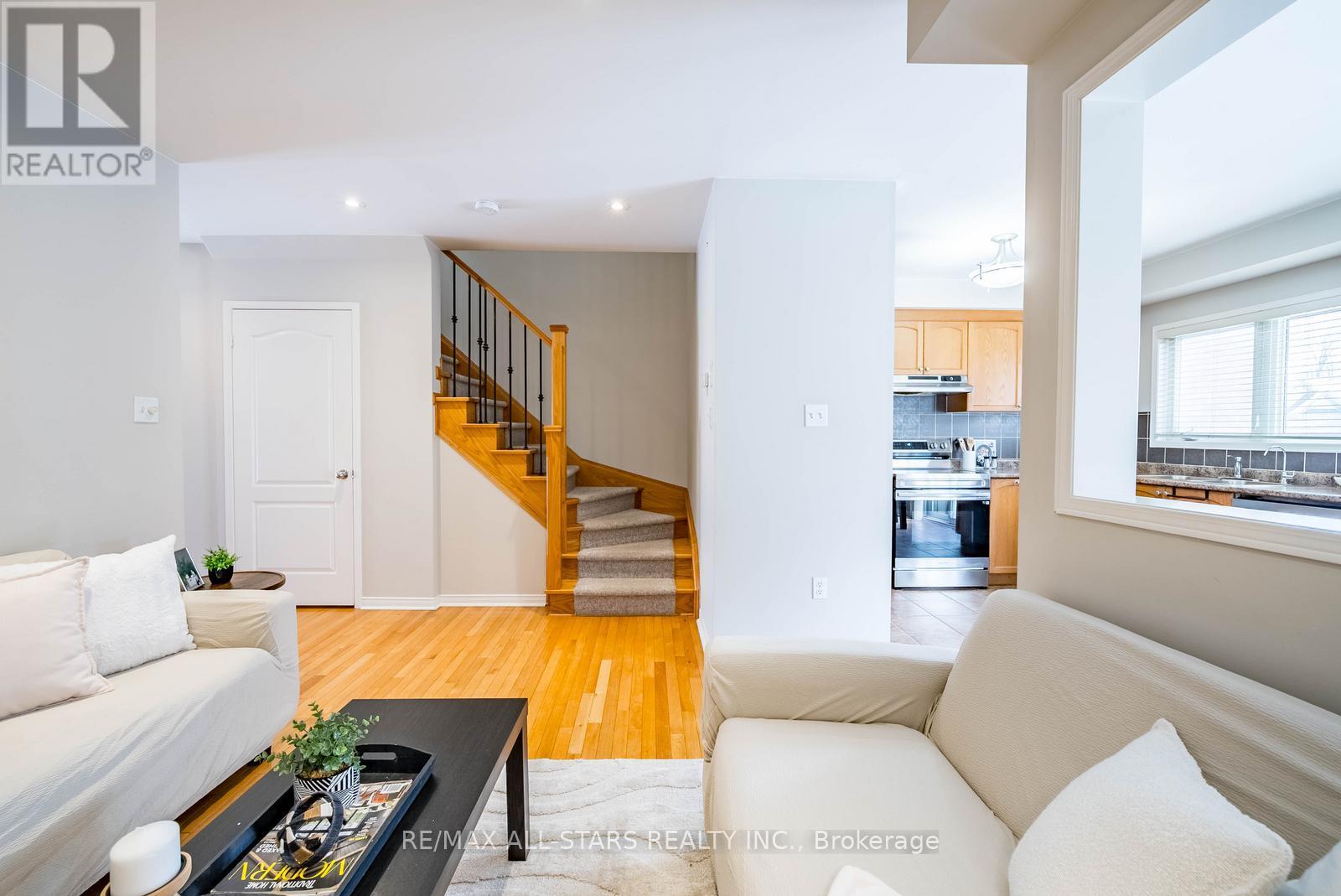 280 Sandale Road, Whitchurch-Stouffville, Ontario  L4A 0Y4 - Photo 9 - N12826986