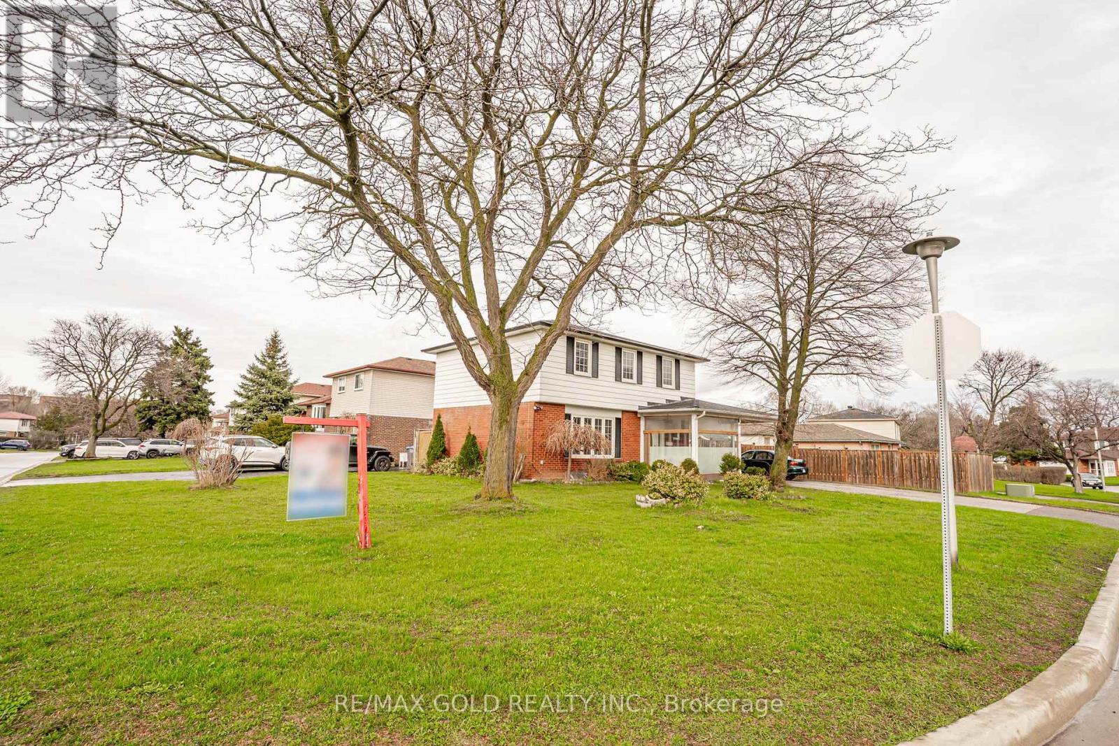 1 Elrose Road, Brampton, Ontario  L6T 2C2 - Photo 3 - W13011270